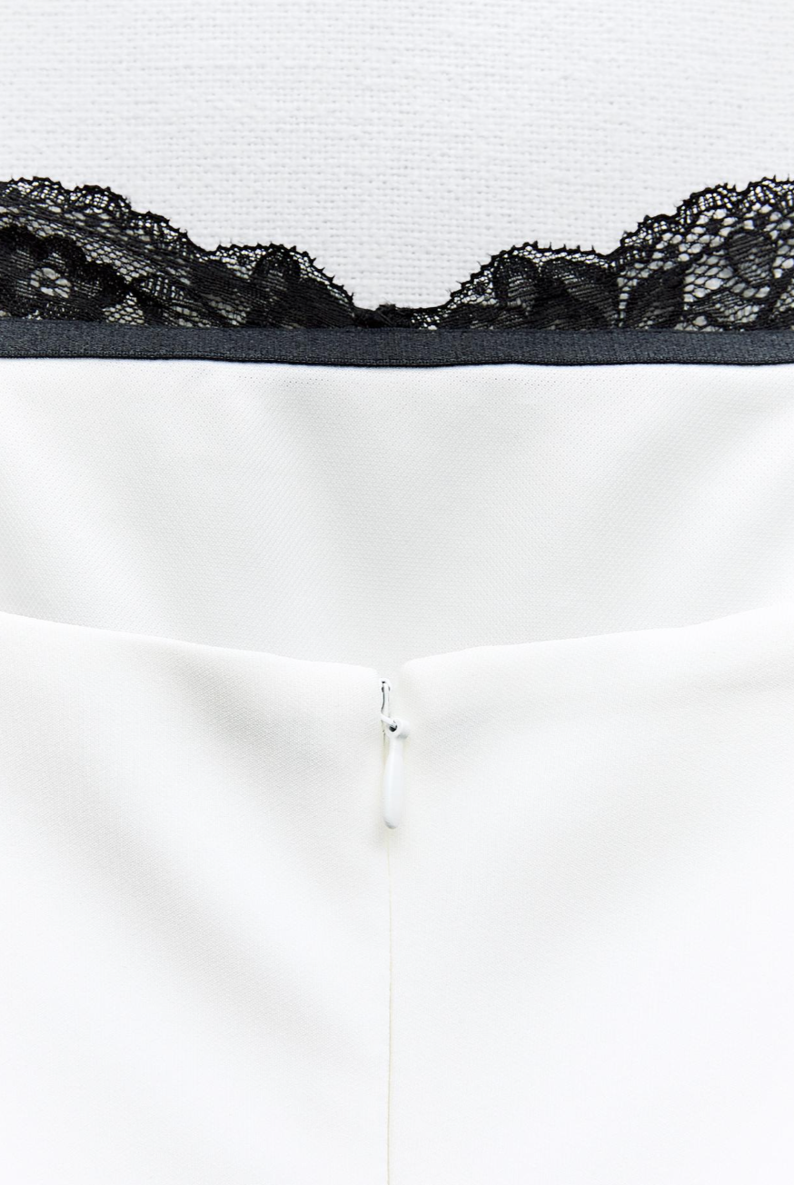 LACE TRIM FITTED DRESS